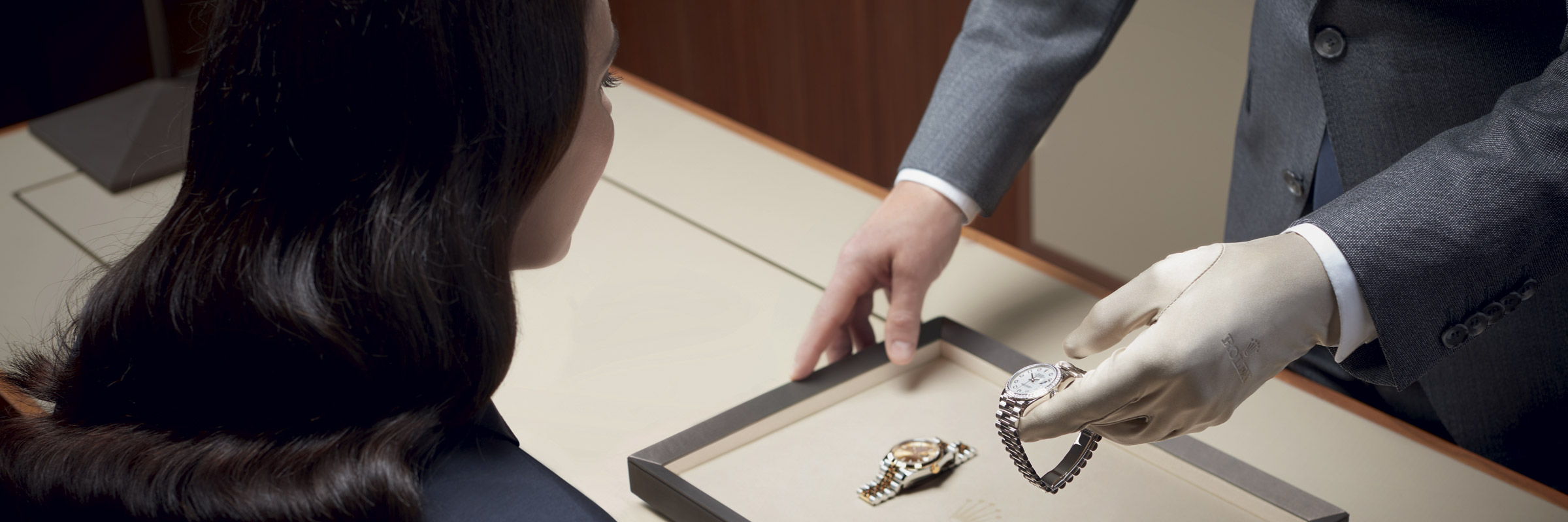 rolex contact message 7214 shoot shop geneva retail campaign client vendeur pub 25 03 2019 sm iso 01 portrait