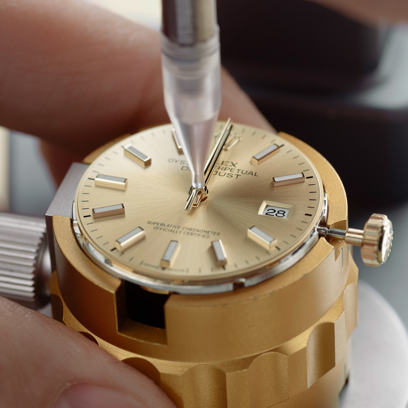 Rolex servicing procedure casing of the movement