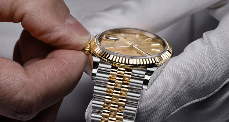 Servicing-your-rolex-portrait