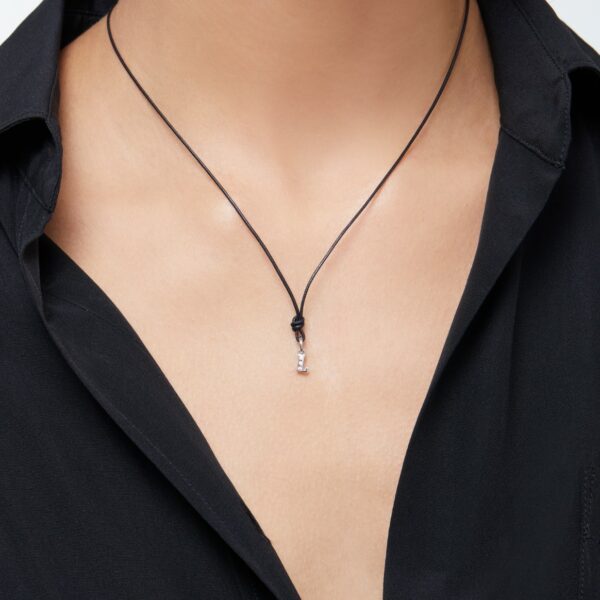 DMC0112_LETLS_DB0O2_100_Dodo_precious-letter-l-charm-white-diamonds-18k-white-gold.jpg