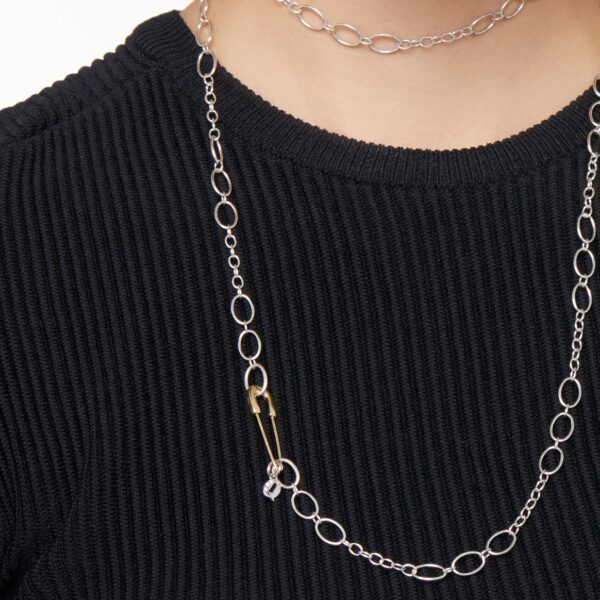 DMC0117_LETQS_DB0O2_110_Dodo_precious-letter-q-charm-white-diamonds-18k-white-gold.jpg