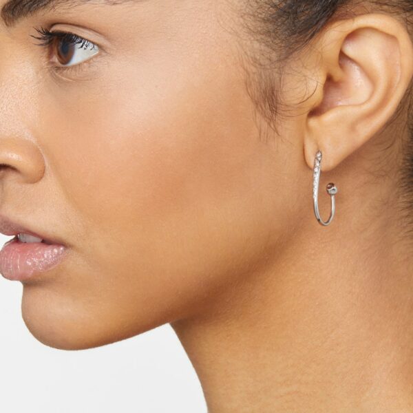 DOC0010_OHOOS_DB0OB_100_Dodo_precious-essentials-earrings-white-diamonds-18k-white-gold.jpg