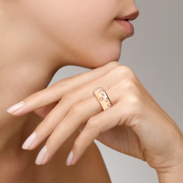 PA91060_O7000_DB000_100_Pomellato_ring-iconica-large-rose-gold-18kt-diamond.jpg