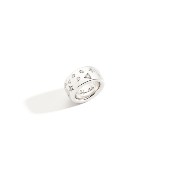 PA9106D_O2WHR_DB000_010_Pomellato_ring-iconica-maxi-white-gold-18kt-diamond.png