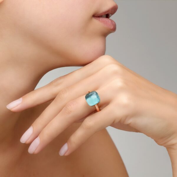 PAB2010_O6000_000OY_100_Pomellato_ring-nudo-maxi-rose-gold-18kt-blue-topaz.jpg