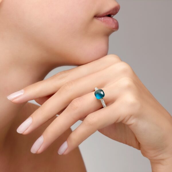 PAB7040_O6WHR_B0TTU_100_Pomellato_nudo-petit-ring-white-gold-18kt-rose-gold-18kt-blue-london-topaz-turquoise-diamond.jpg