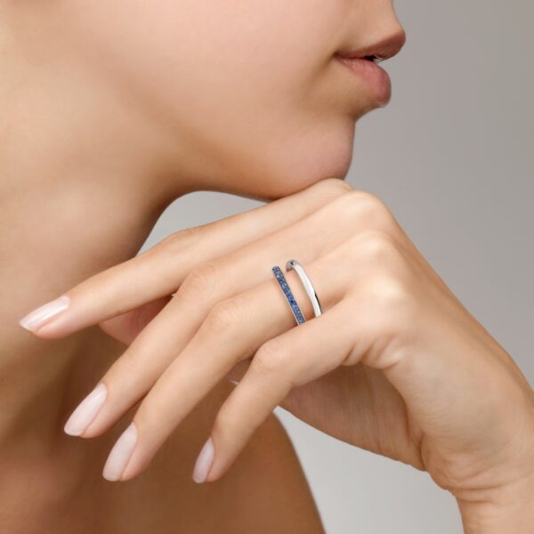 PAC0100_O2BWR_ZA000_100_Pomellato_ring-iconica-white-gold-18kt-blue-sapphire.jpg