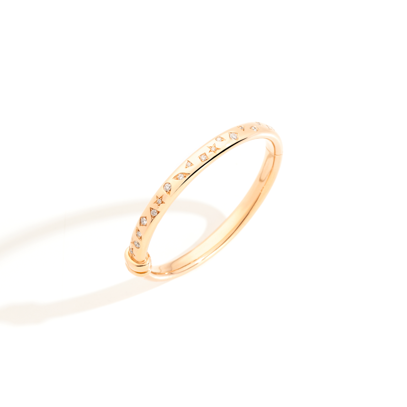 PBC1000_O7000_DB000_010_Pomellato_iconica-bangle-fancy-rose-gold-18kt-diamond.png