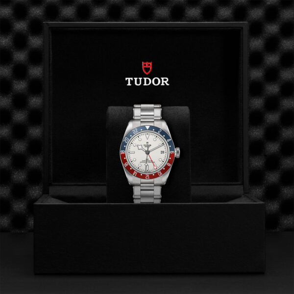M79830RB-0010.jpg