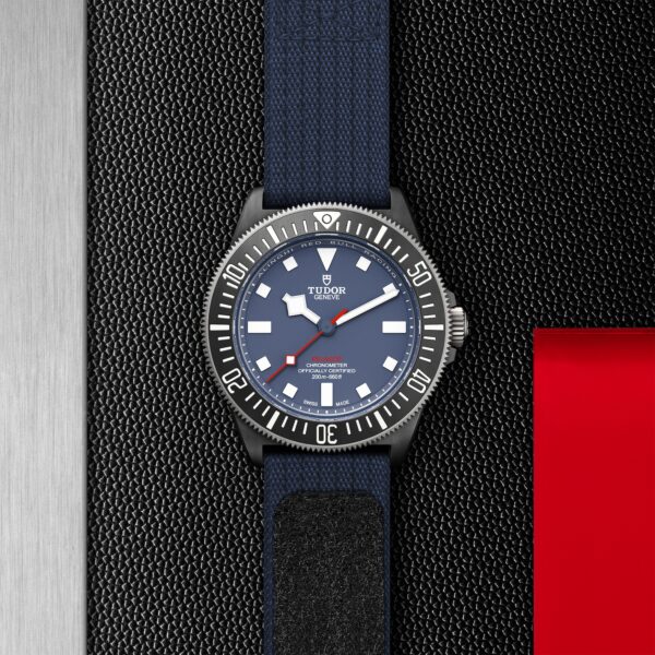 m25707kn-0001_flatlay-std.jpg