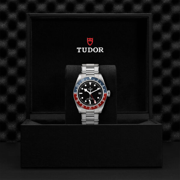 M79830RB-0001.jpg